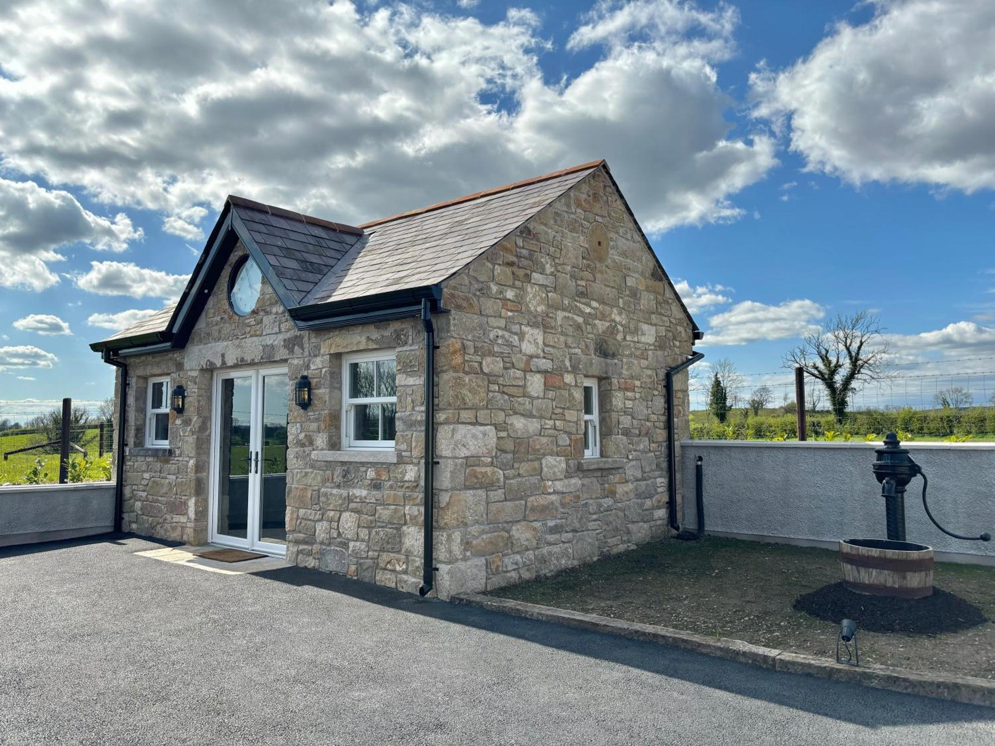 Villa The Old Barn Fivemiletown Exterior foto
